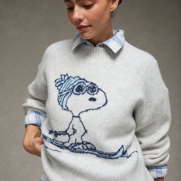 🎿 American Eagle Oversized Snoopy Sweater Grey 🎿 - Picture 5 of 7